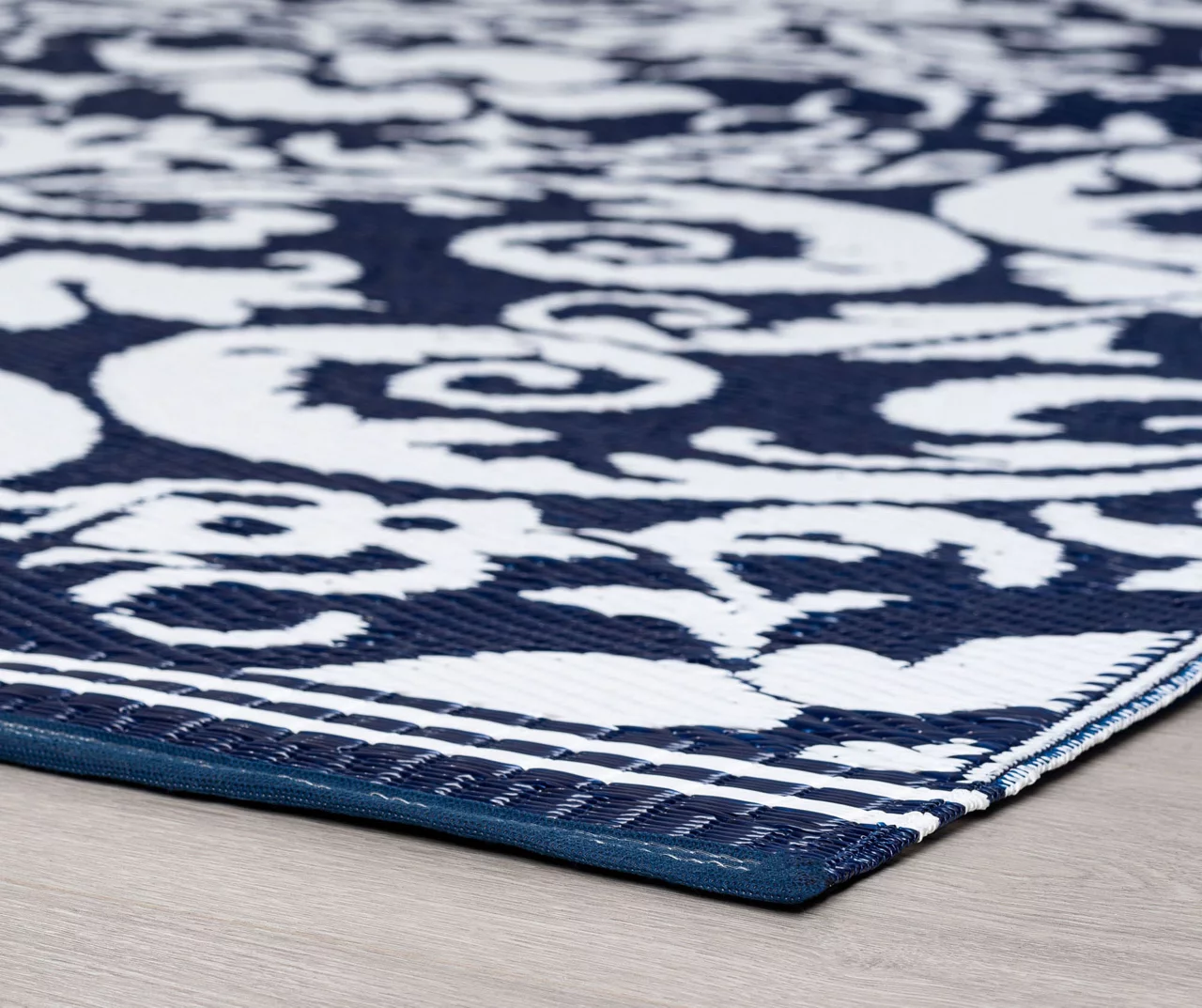 Navy & White Damask Plastic Outdoor Area Rug, (5' X 7') 6 Navy & White Damask Plastic Outdoor Area Rug, (5' X 7') - Image 4