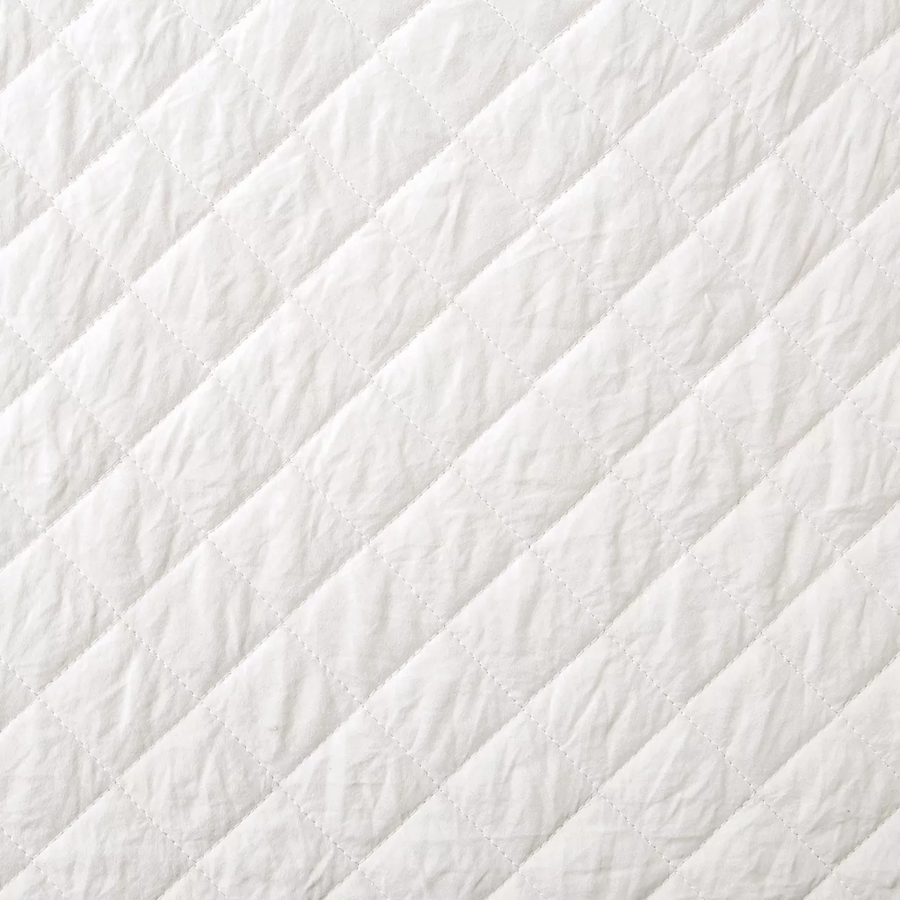 Ava White Diamond-Quilted Full/Queen 3-Piece Quilt Set 5 Ava White Diamond-Quilted Full/Queen 3-Piece Quilt Set - Image 3