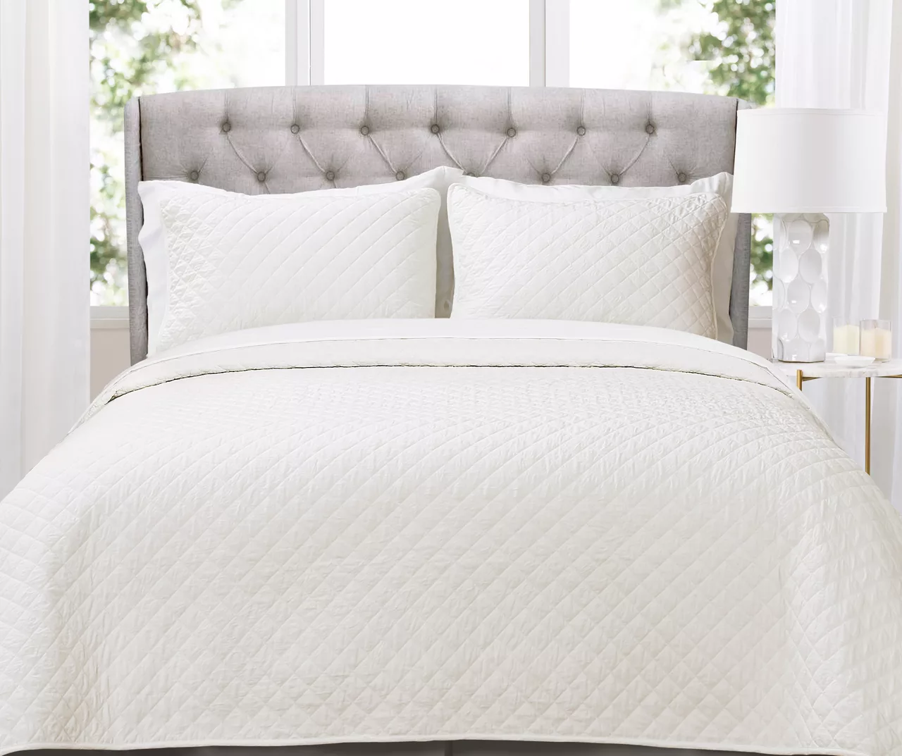 Ava White Diamond-Quilted Full/Queen 3-Piece Quilt Set 3 Ava White Diamond-Quilted Full/Queen 3-Piece Quilt Set