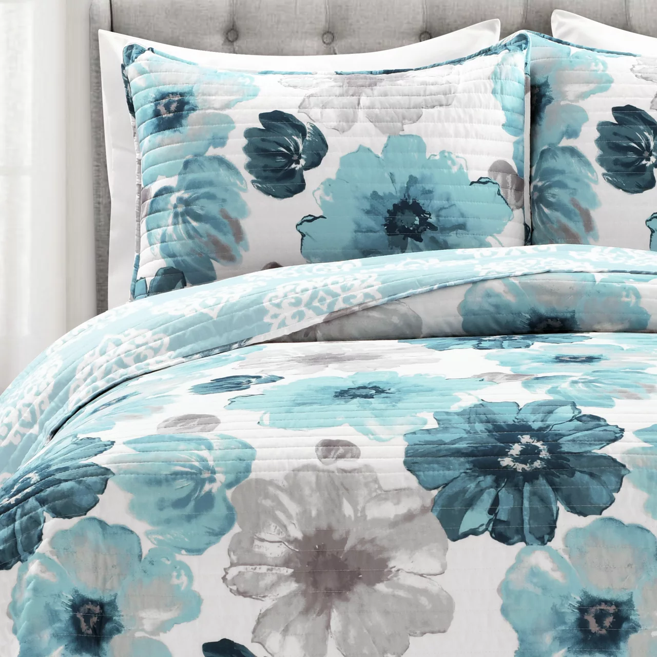 Leah White & Blue Floral Full/Queen 3-Piece Quilt Set 6 Leah White & Blue Floral Full/Queen 3-Piece Quilt Set - Image 4