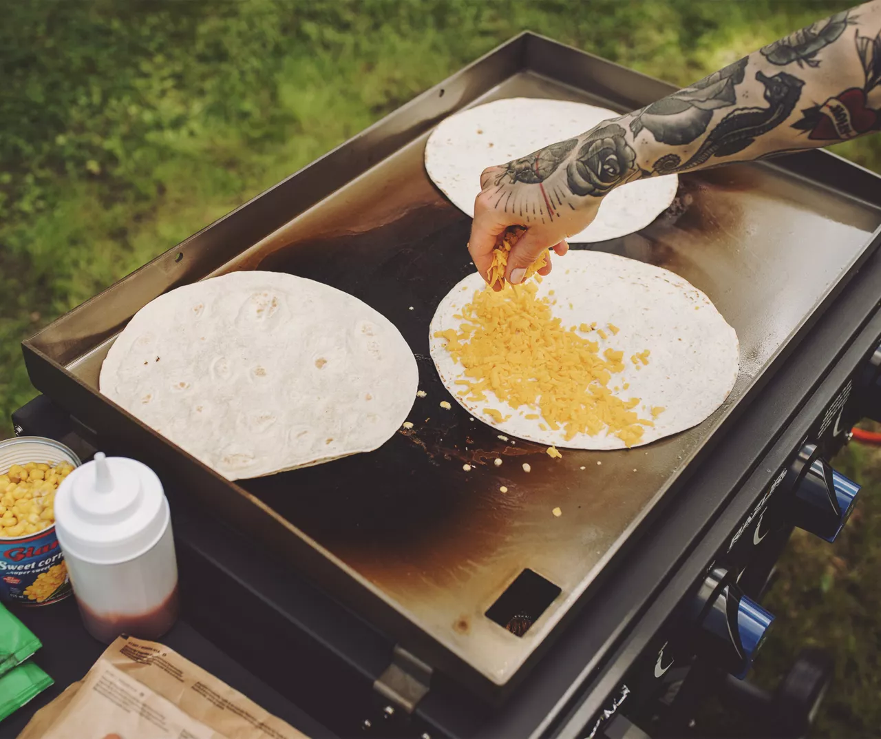 3-Burner Folding Gas Griddle 13 3-Burner Folding Gas Griddle - Image 11