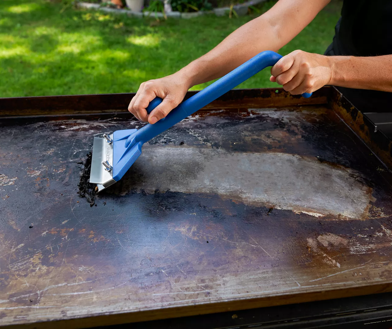 RAZOR Commercial-Grade Griddle Scraper 6 RAZOR Commercial-Grade Griddle Scraper - Image 4